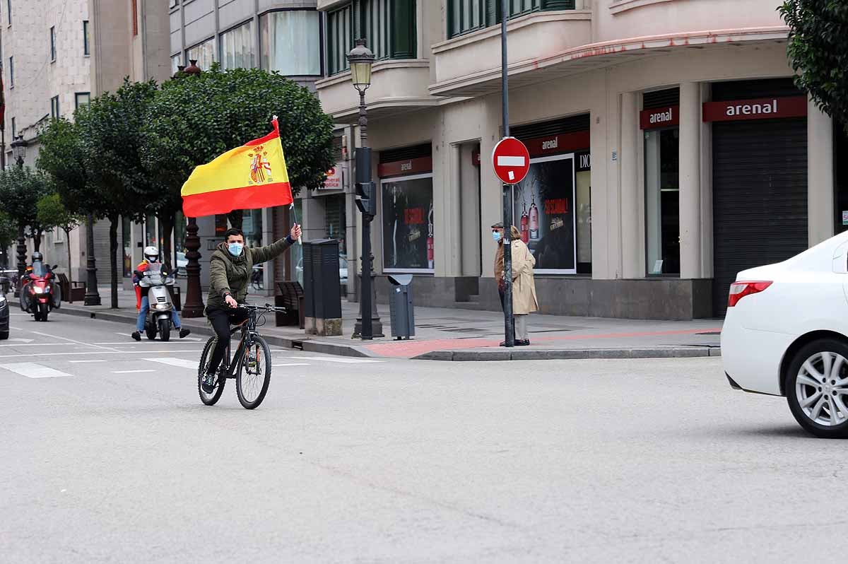Fotos: Imágenes de la caravana de Vox en Burgos