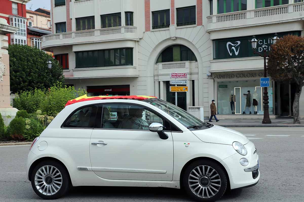 Fotos: Imágenes de la caravana de Vox en Burgos