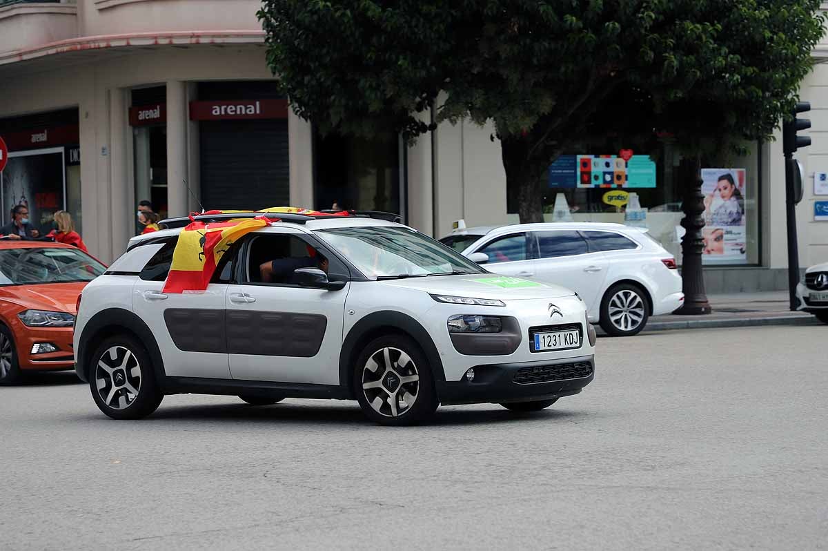 Fotos: Imágenes de la caravana de Vox en Burgos