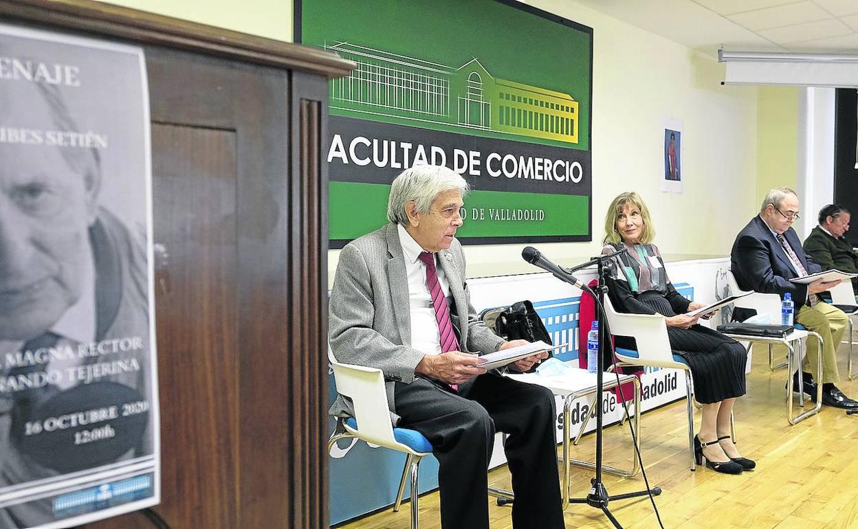 Pedro Martín, Manoli Martín, Joaquín Illera y J.J. Cantalapiedra, los actores que representan la obra 'Mirando al cielo', de José Manuel Alonso.