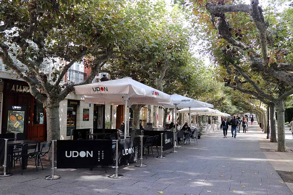 Fotos: Sábado de tapeo y ocio sin barra de bar y con frío en las terrazas