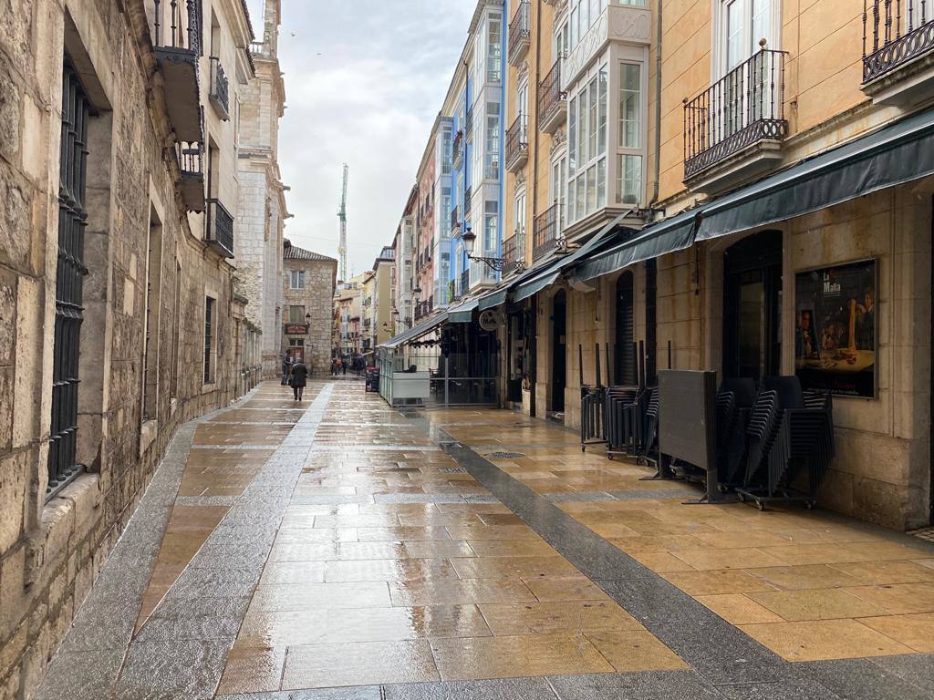 Fotos: La lluvia marca el primer día de confinamiento en Burgos