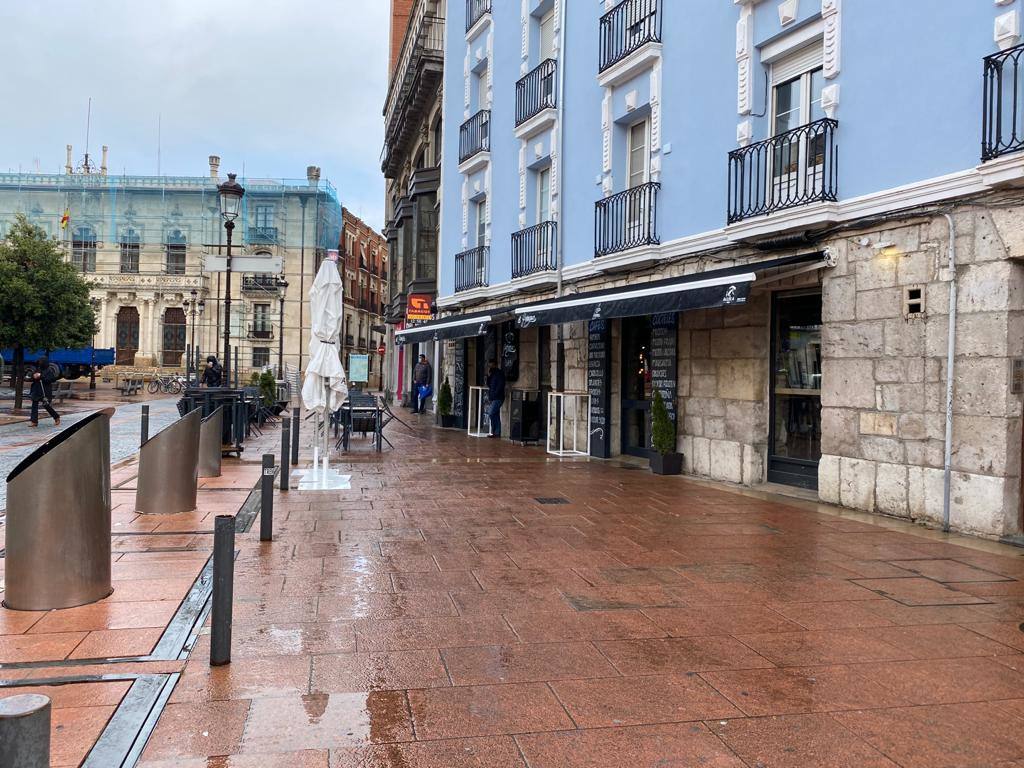 Fotos: La lluvia marca el primer día de confinamiento en Burgos