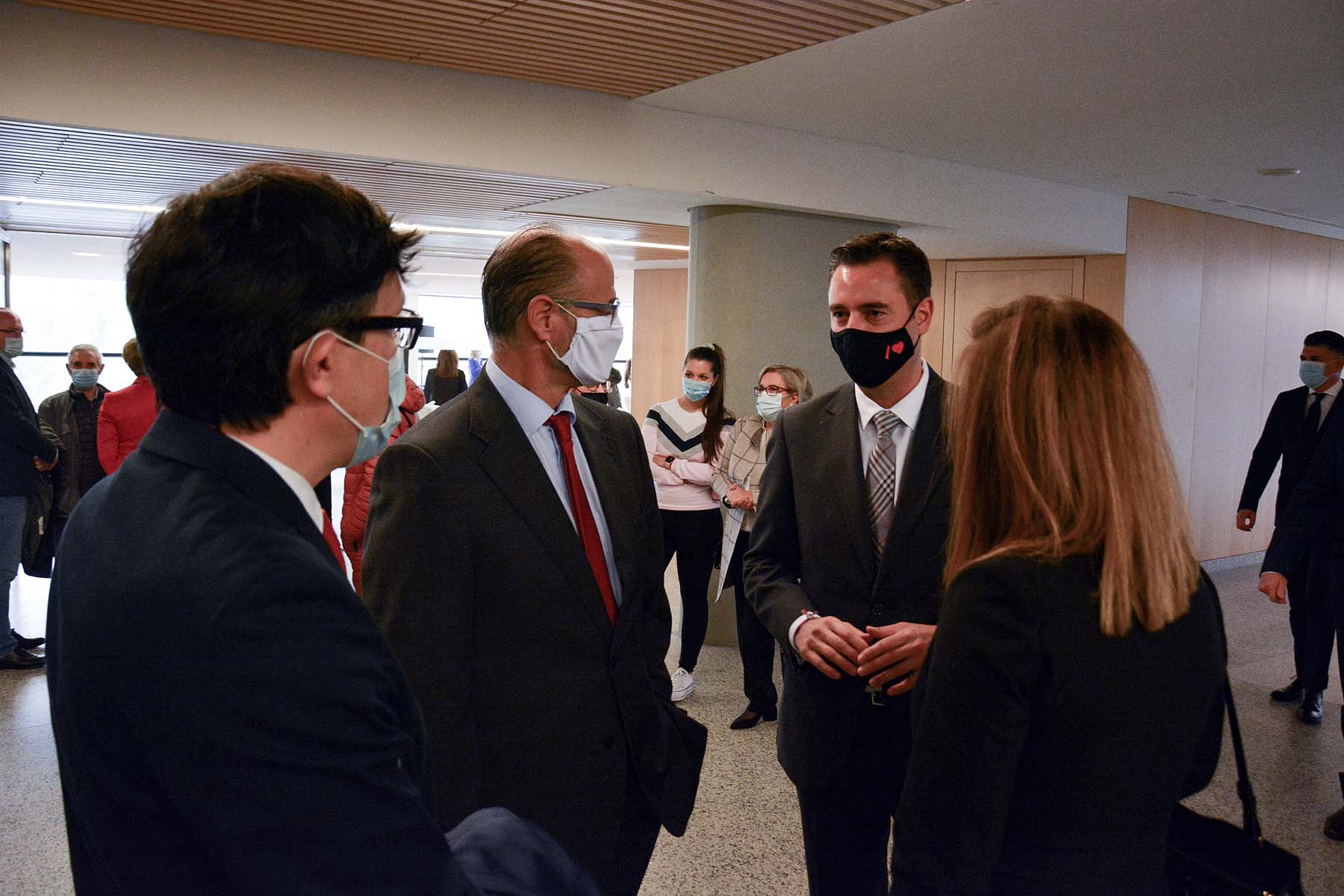 Fotos: PSOE y CS firman el pacto de gobierno en el Ayuntamiento de Burgos