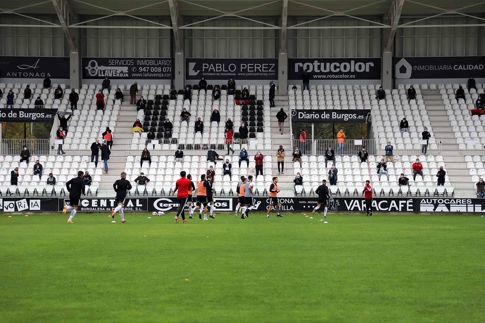 Alrededor de 800 personas vieron el encuentro entre el Burgos C. F. y el Sporting B.