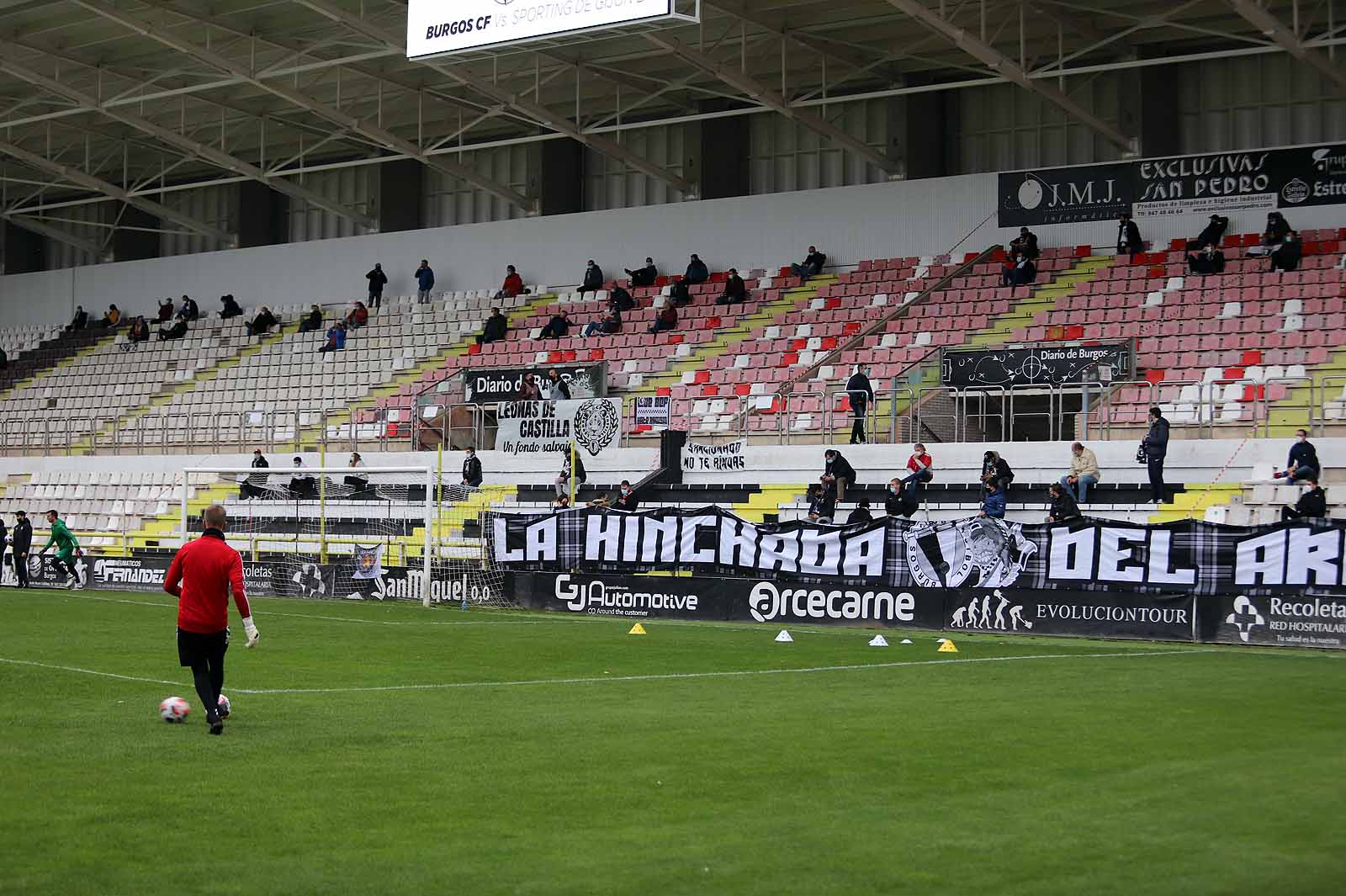 Alrededor de 800 personas vieron el encuentro entre el Burgos C. F. y el Sporting B.