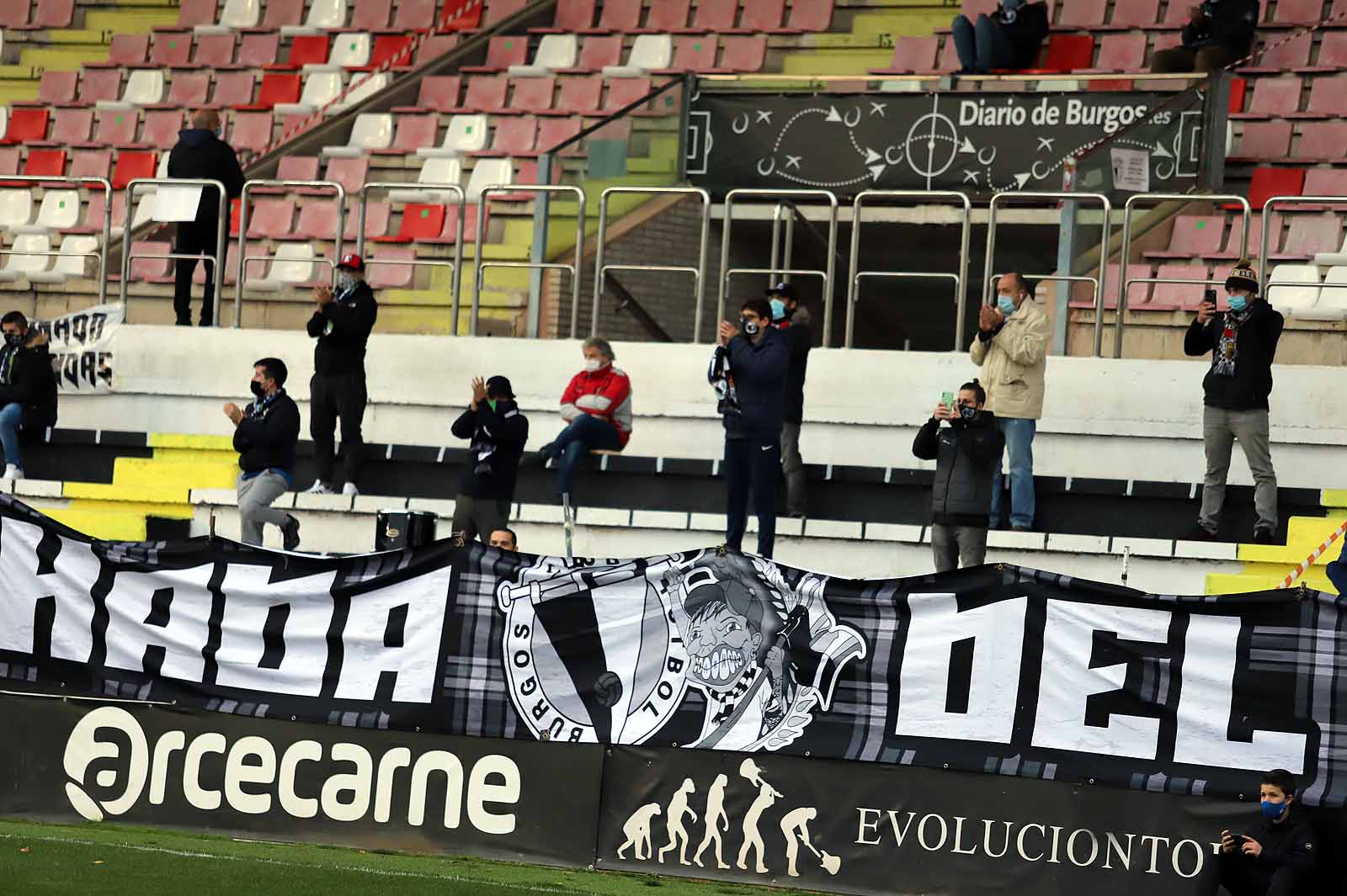 Alrededor de 800 personas vieron el encuentro entre el Burgos C. F. y el Sporting B.