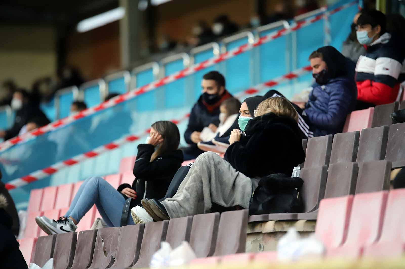 Alrededor de 800 personas vieron el encuentro entre el Burgos C. F. y el Sporting B.