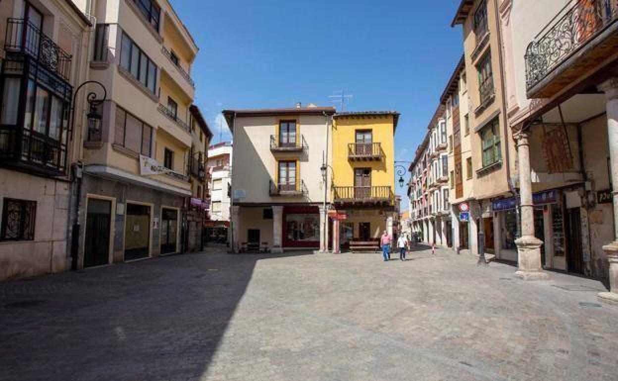 Plaza del Trigo desierta durante el confinamiento de agosto.