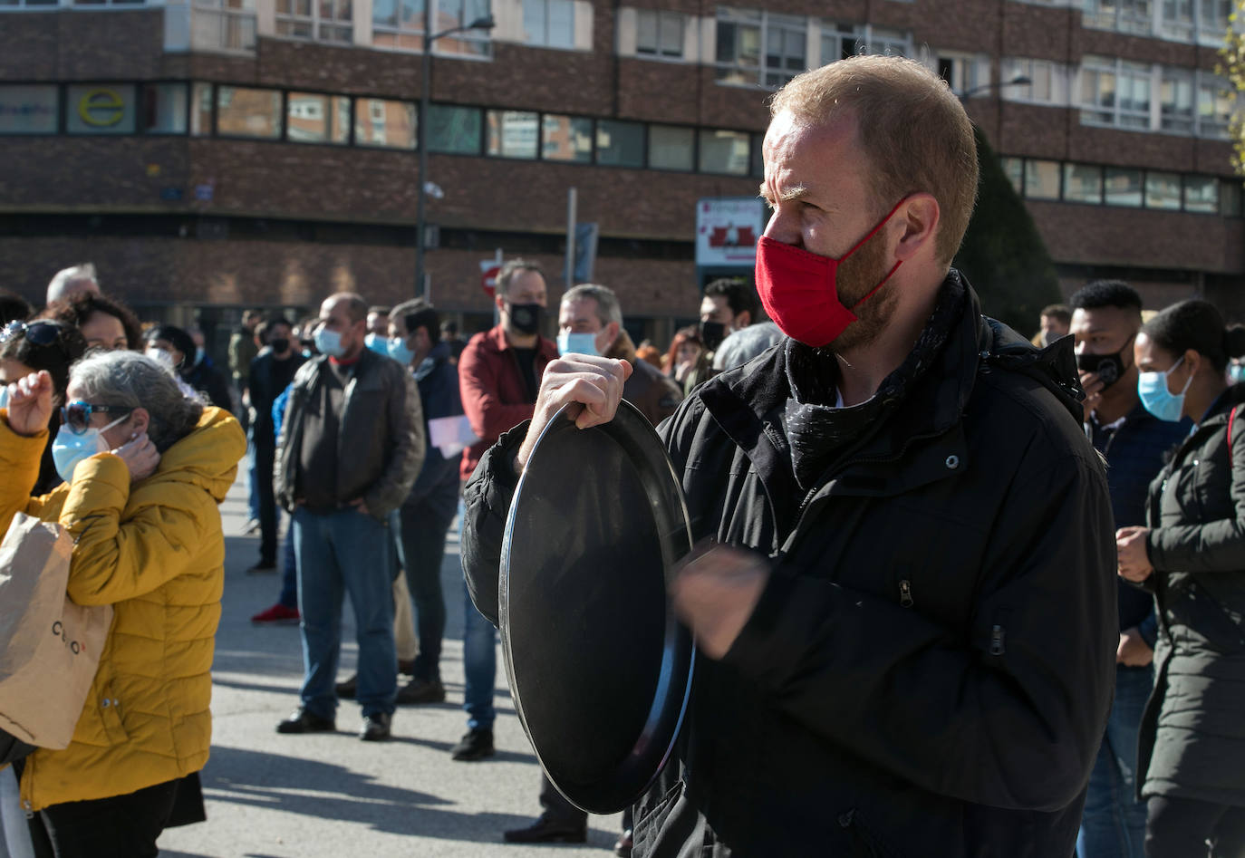 Fotos: Trabajadores y empresarios de la hostelería burgalesa protestan en la calle por la falta de apoyo al sector