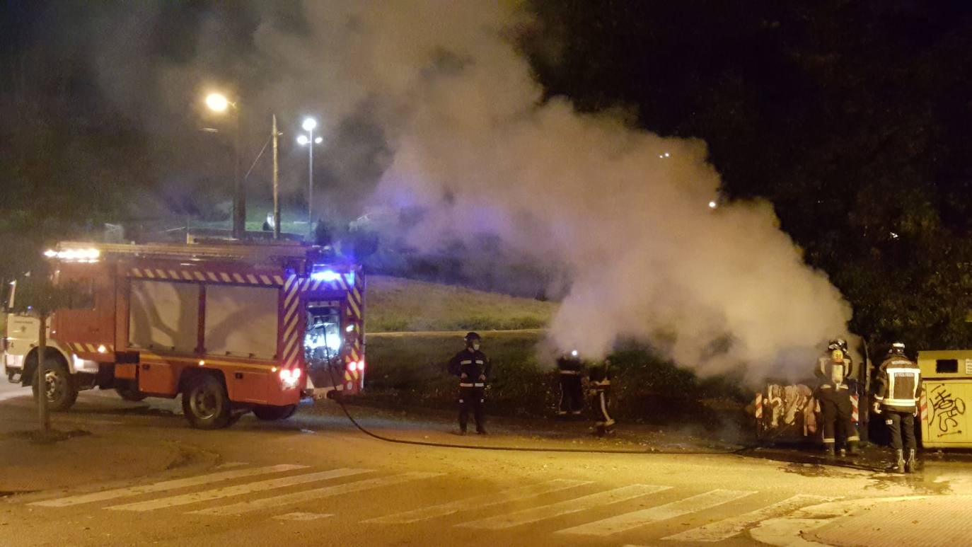 Incendian 12 contenedores en dos horas en el barrio de San Pedro y San Felices