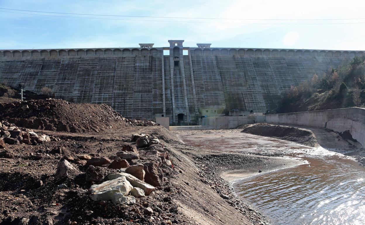 La presa de Castrovido recibe un montante de 9 millones de los PGE. 