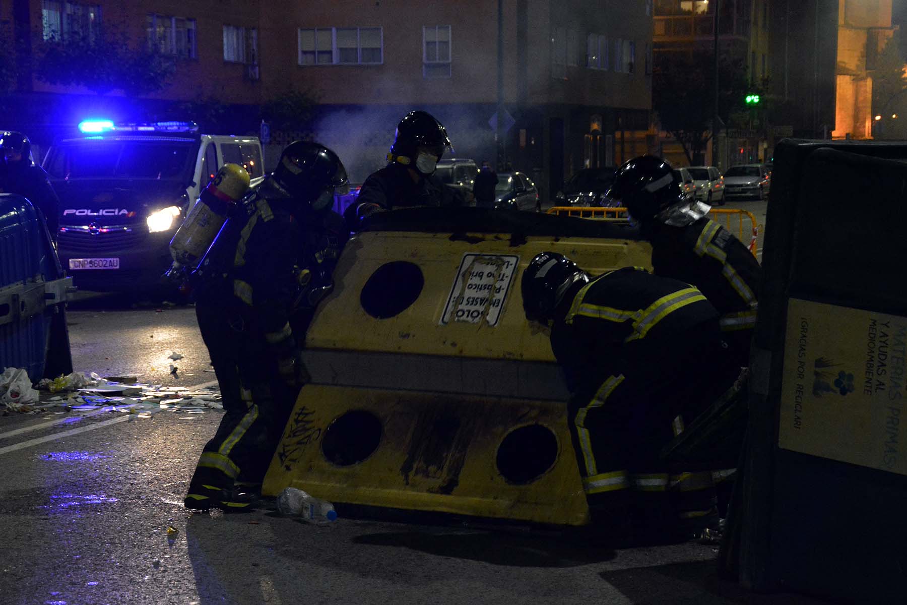 Fotos: La concentración contra las medidas anti covid acaba en batalla campal en Gamonal