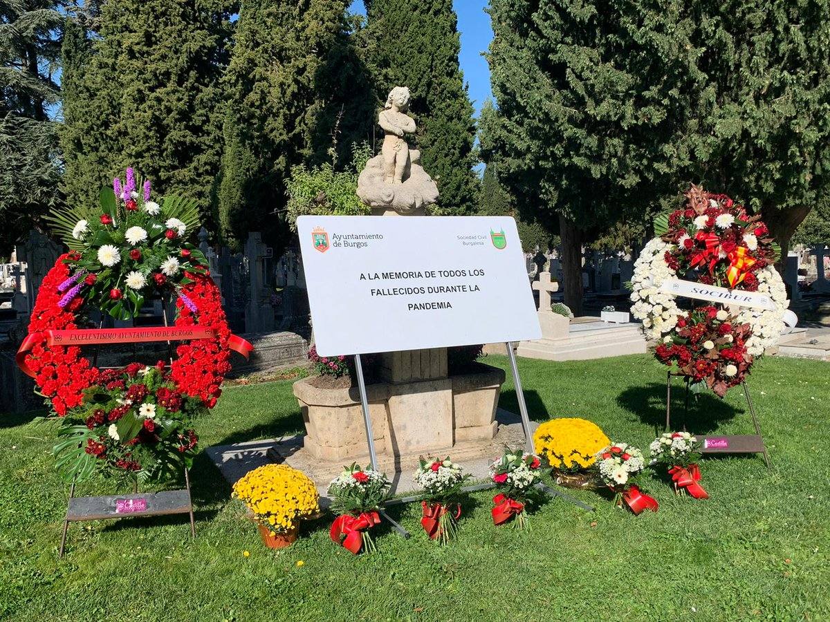 Fotos: Burgos rinde homenaje a los fallecidos durante la pandemia de covid con un placa en el cementerio