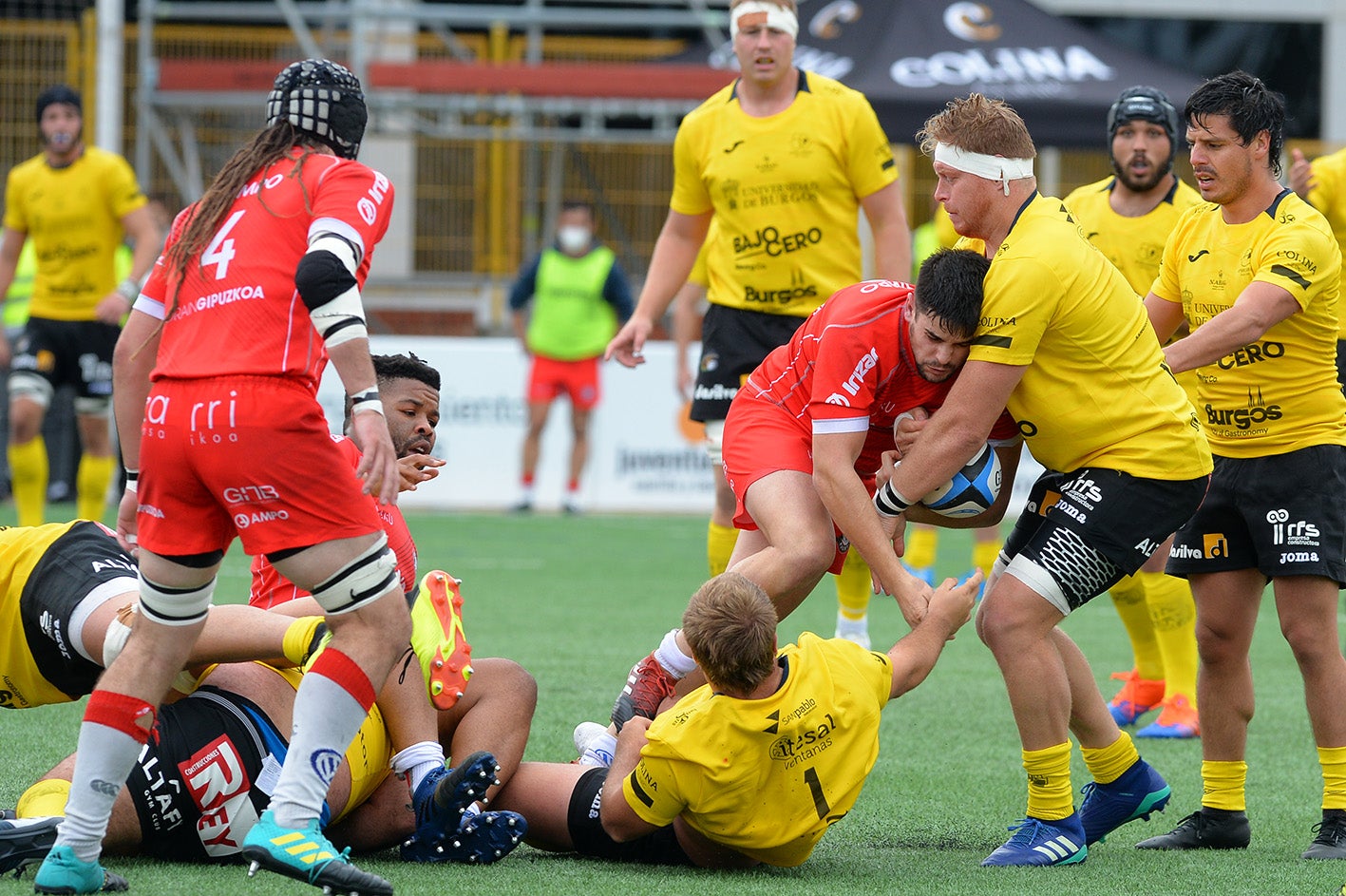 Fotos: El Ubu Bajo Cero consigue la primera victoria frente al Ampo Ordizia