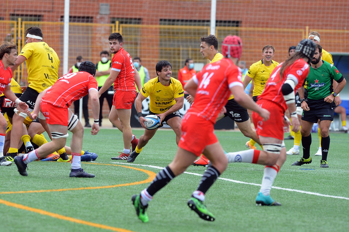 Fotos: El Ubu Bajo Cero consigue la primera victoria frente al Ampo Ordizia