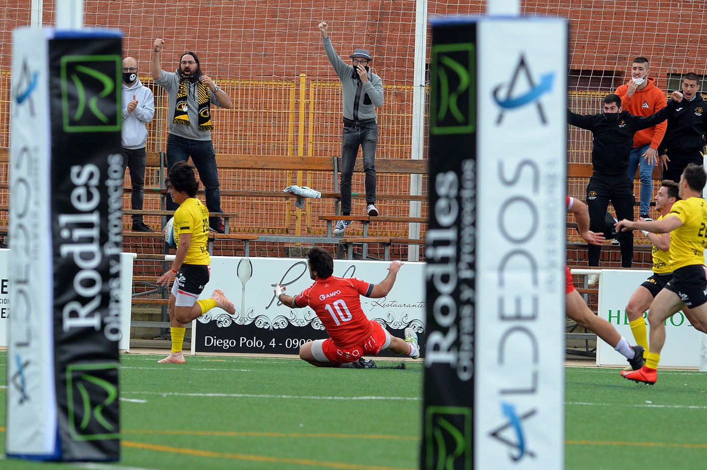 Fotos: El Ubu Bajo Cero consigue la primera victoria frente al Ampo Ordizia