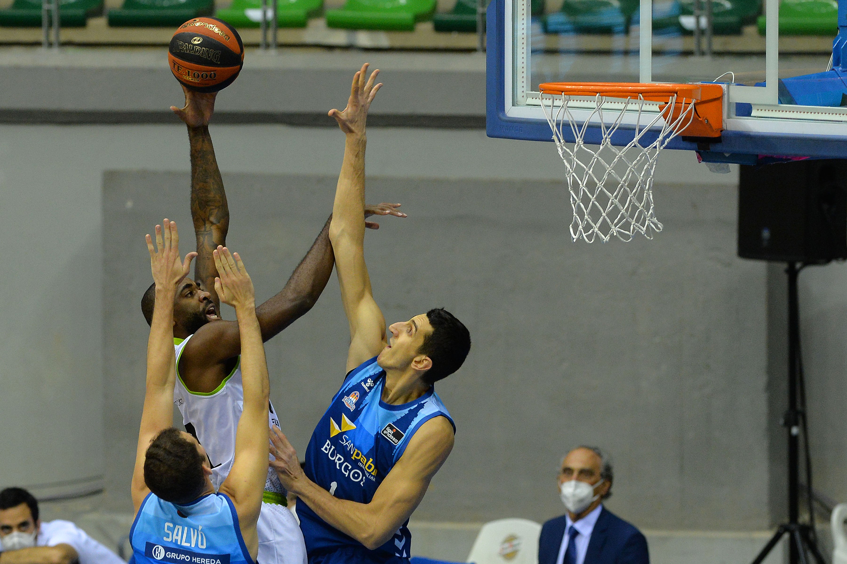 Fotos: El Hereda San Pablo cae ante Fuenlabrada en un partido plagado de bajas