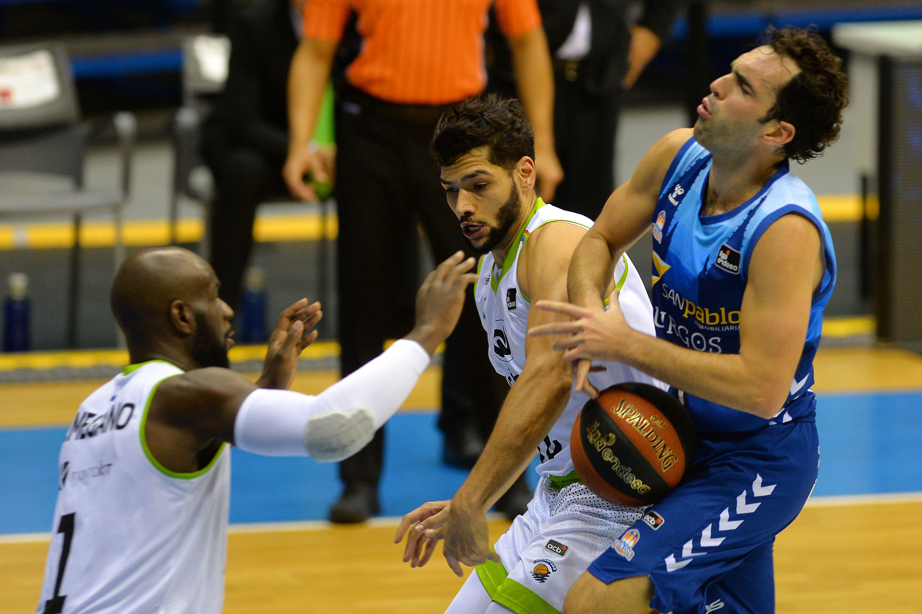 Fotos: El Hereda San Pablo cae ante Fuenlabrada en un partido plagado de bajas