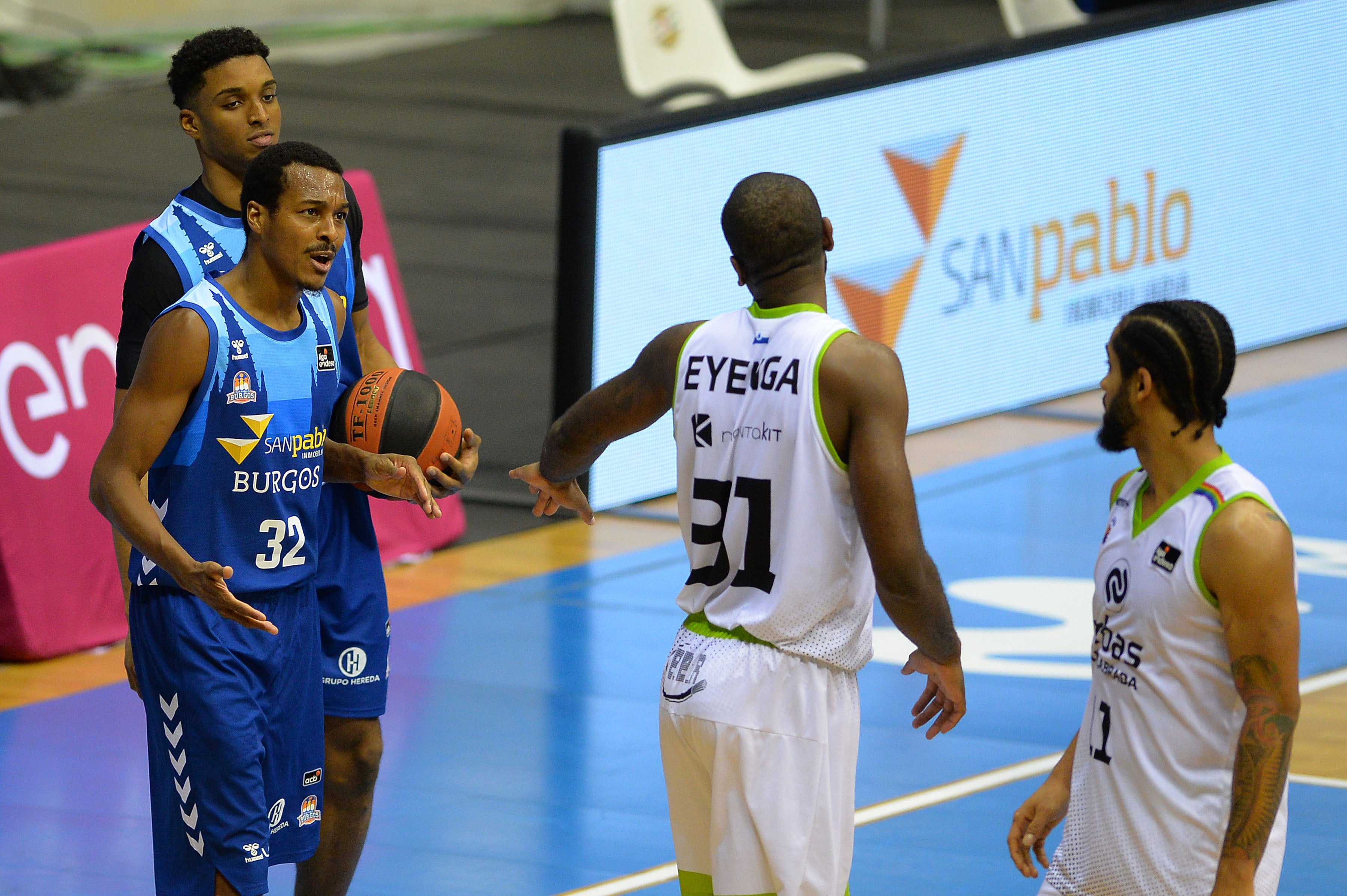 Fotos: El Hereda San Pablo cae ante Fuenlabrada en un partido plagado de bajas