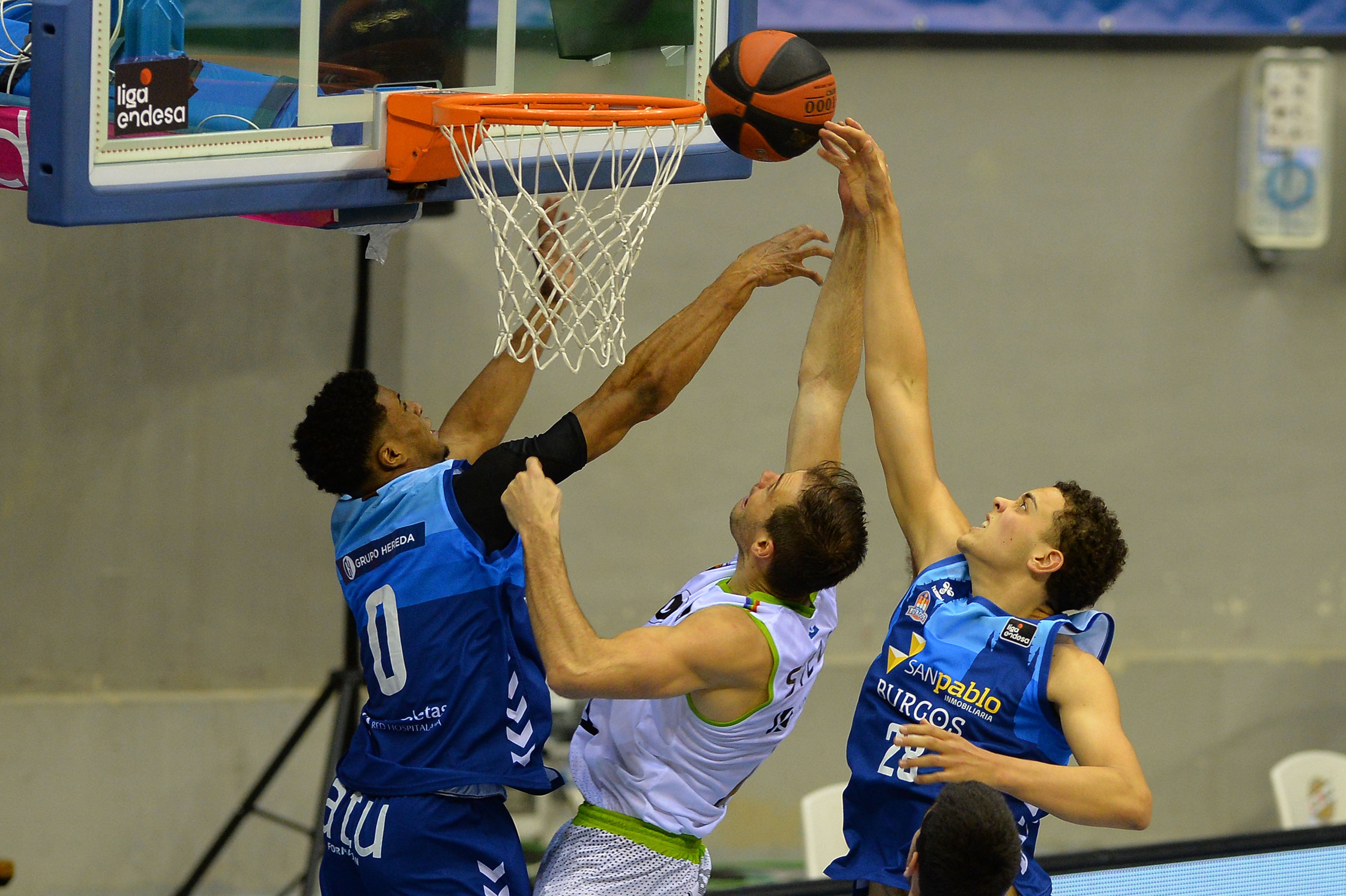 Fotos: El Hereda San Pablo cae ante Fuenlabrada en un partido plagado de bajas