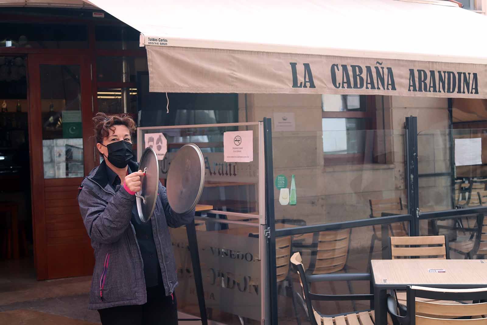 Fotos: La hostelería saca a la calle sus cacerolas para protestar por el cierre del sector