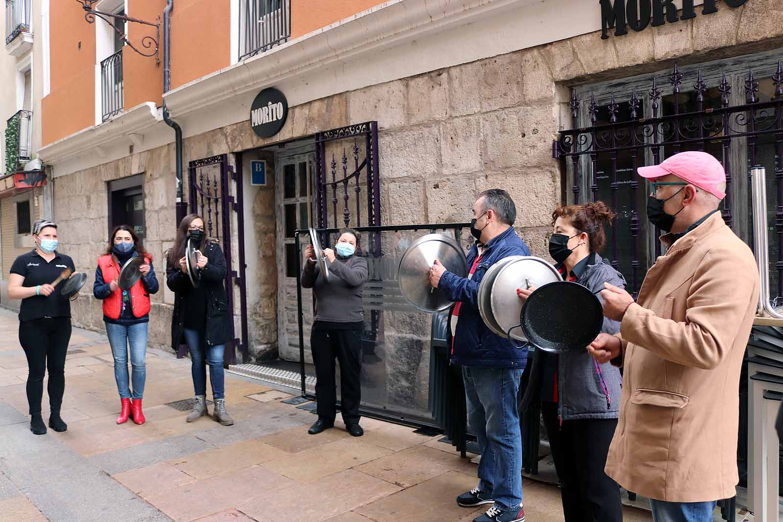 Fotos: La hostelería saca a la calle sus cacerolas para protestar por el cierre del sector