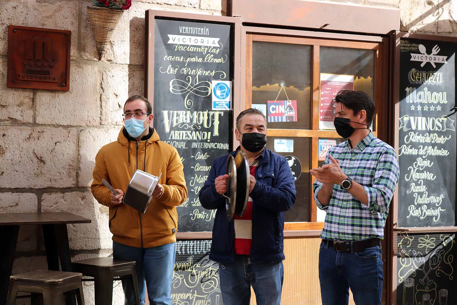 Fotos: La hostelería saca a la calle sus cacerolas para protestar por el cierre del sector