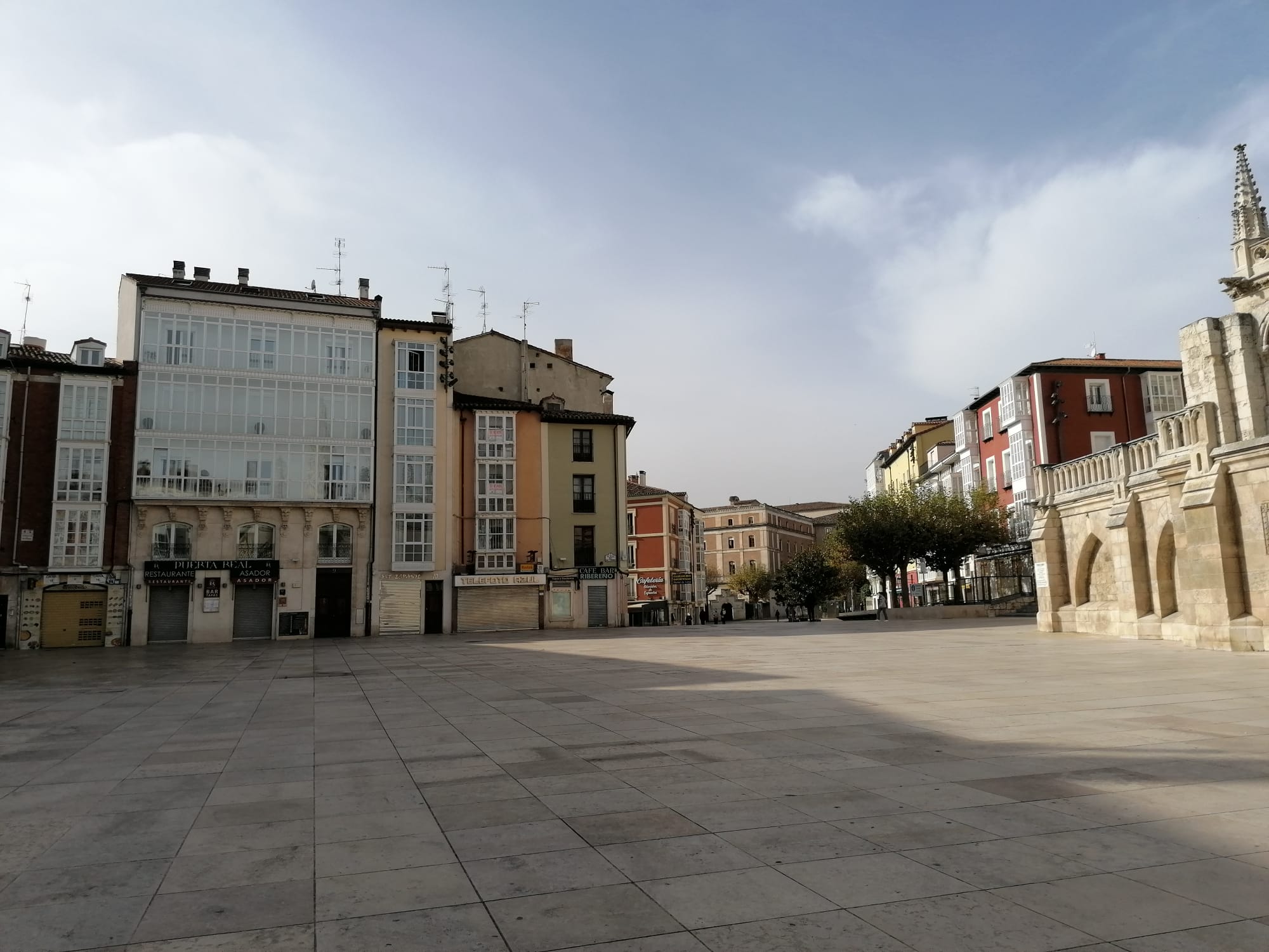 Fotos: El cierre de la hostelería deja vacíos en las calles y comandas para llevar