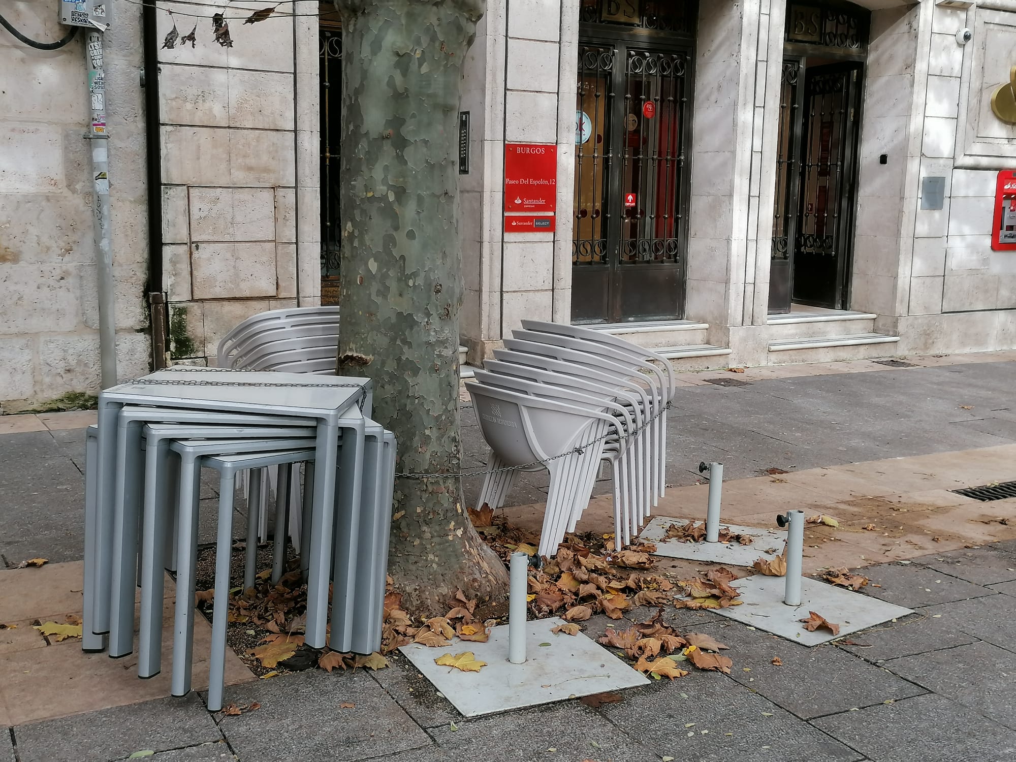 Fotos: El cierre de la hostelería deja vacíos en las calles y comandas para llevar