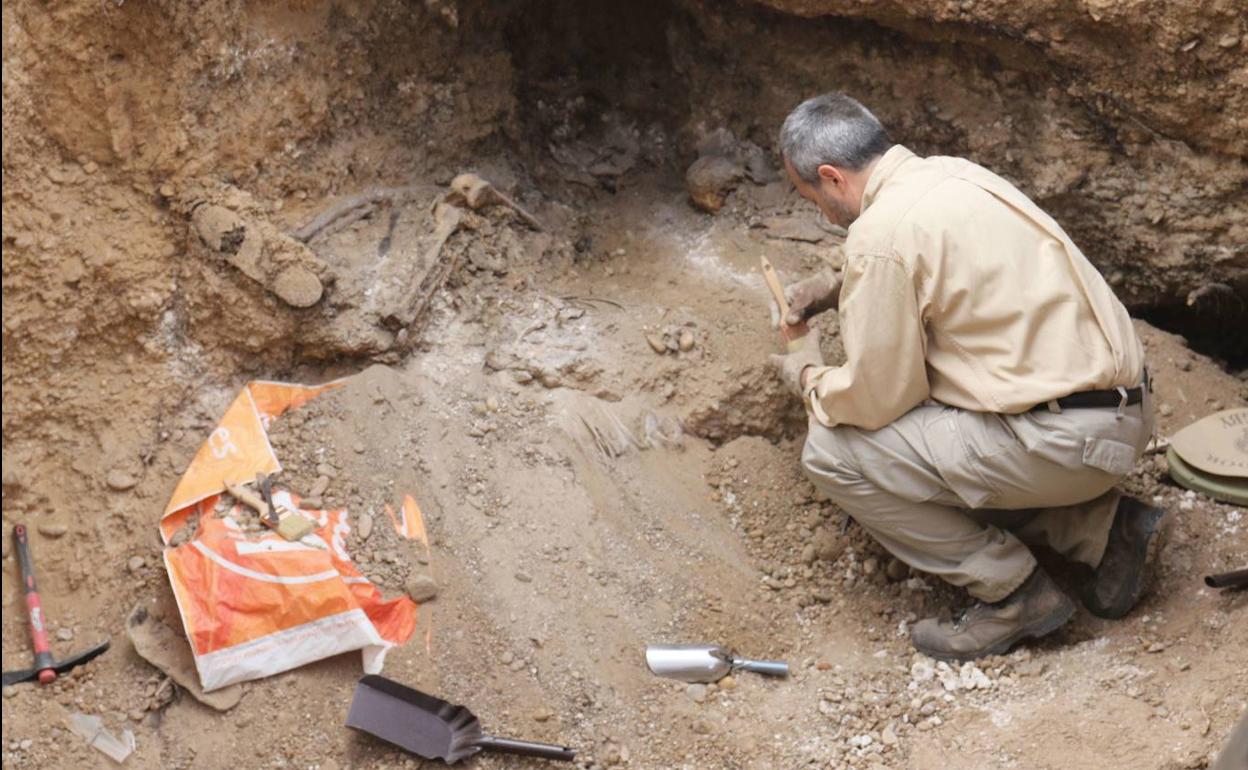 Fosa común de represaliados de la Guerrra Civil, en el cementerio de El Carmen, en Valladolid. 