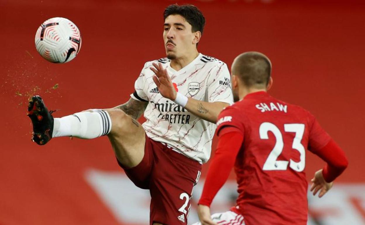 Bellerín, en un partido ante el Manchester United. 