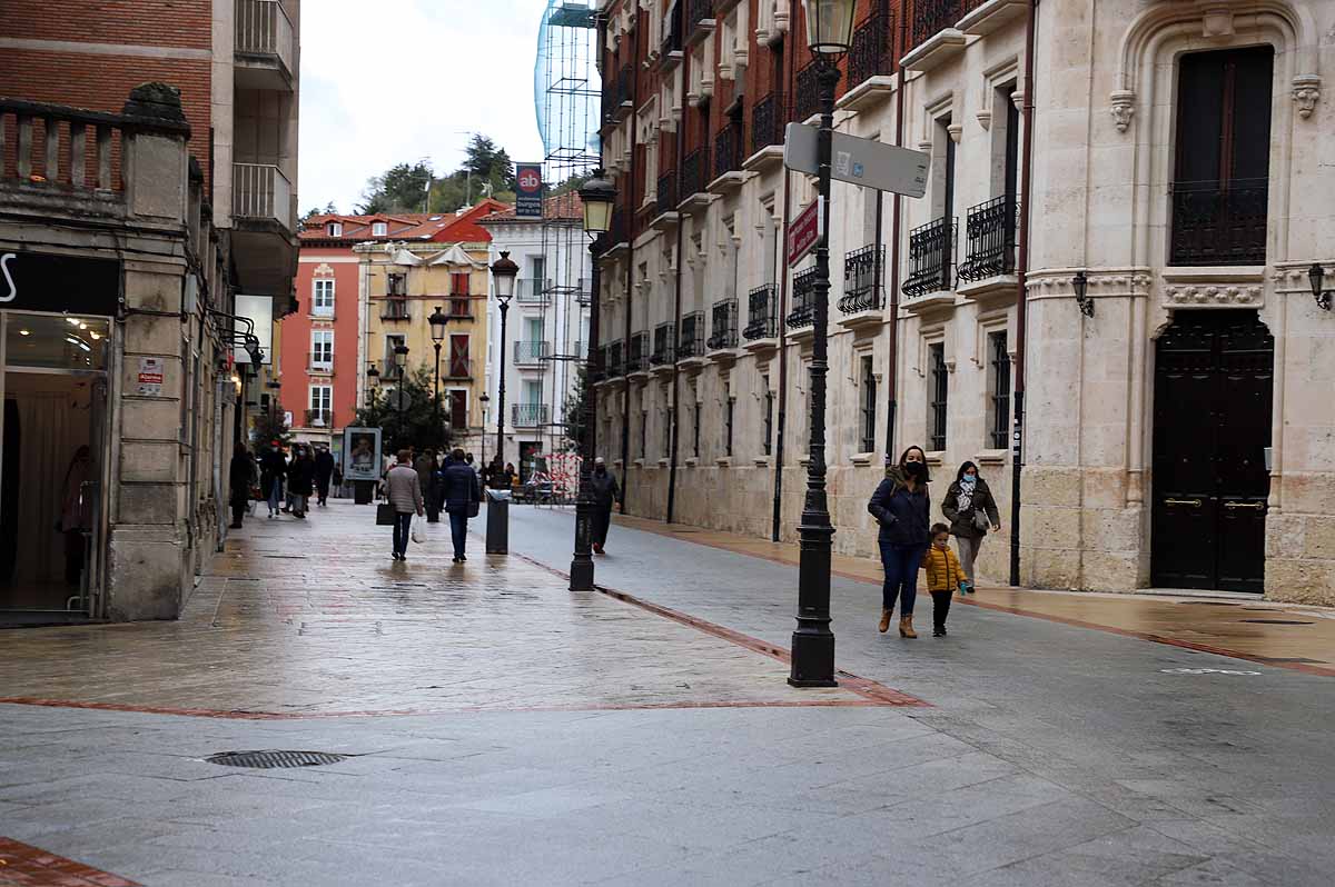 Fotos: Las compras y los paseos de mañana llegan las calles de Burgos un sábado sin hostelería