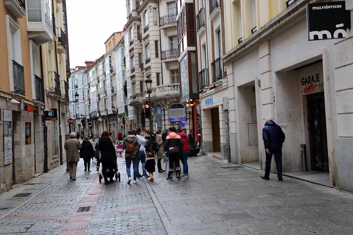 Fotos: Las compras y los paseos de mañana llegan las calles de Burgos un sábado sin hostelería