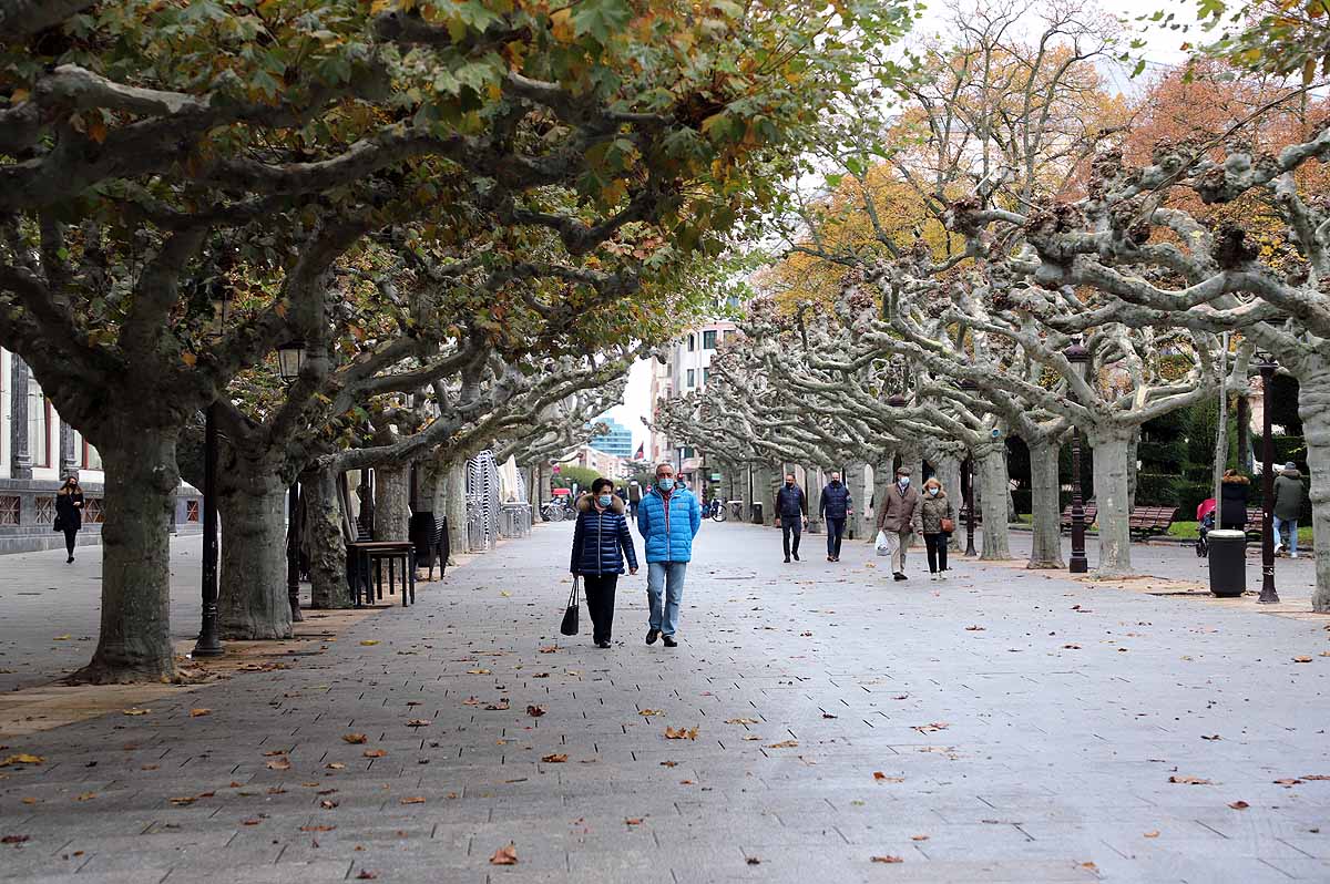 Fotos: Las compras y los paseos de mañana llegan las calles de Burgos un sábado sin hostelería