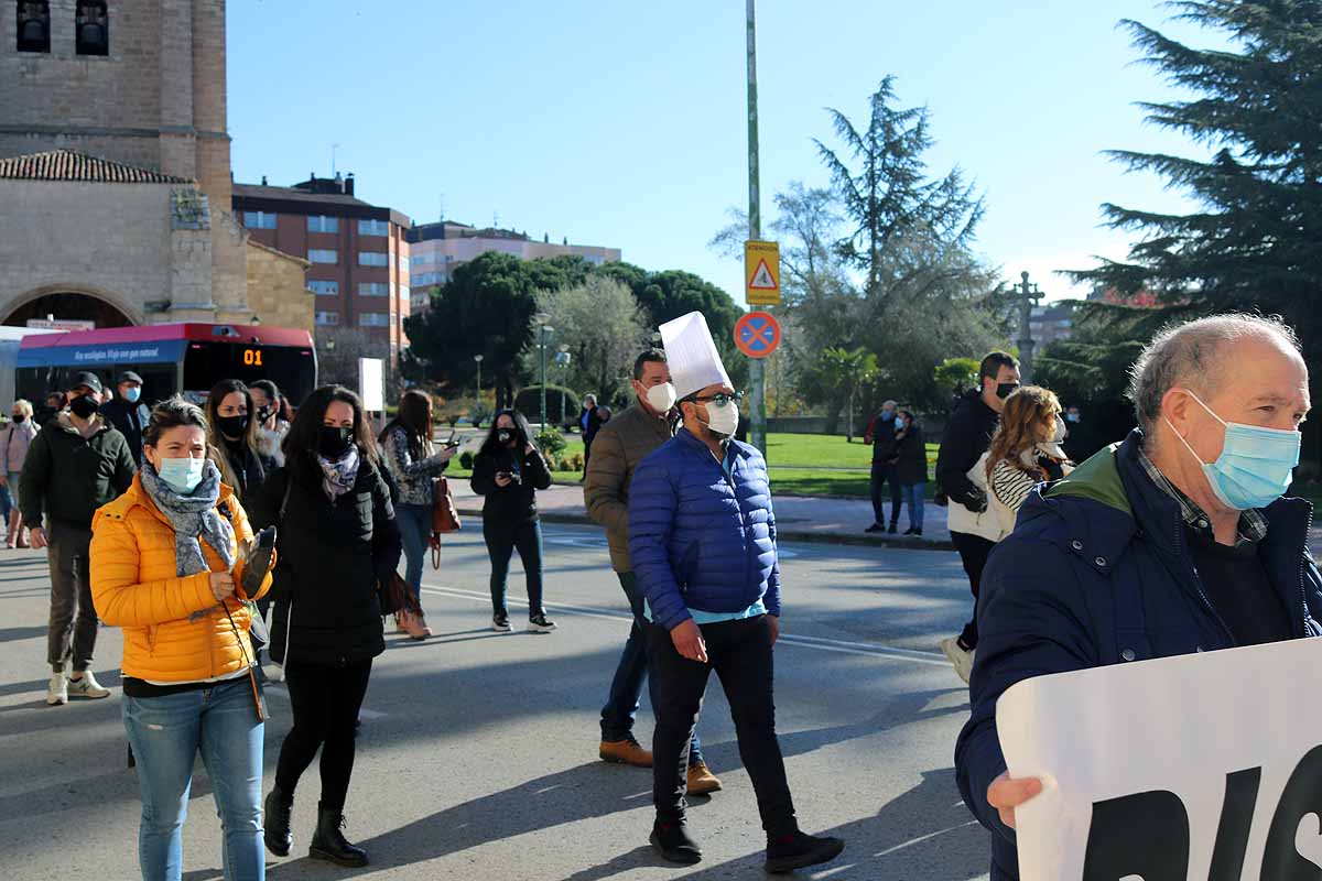 Fotos: La hostelería muestra su indignación por las calles de Burgos