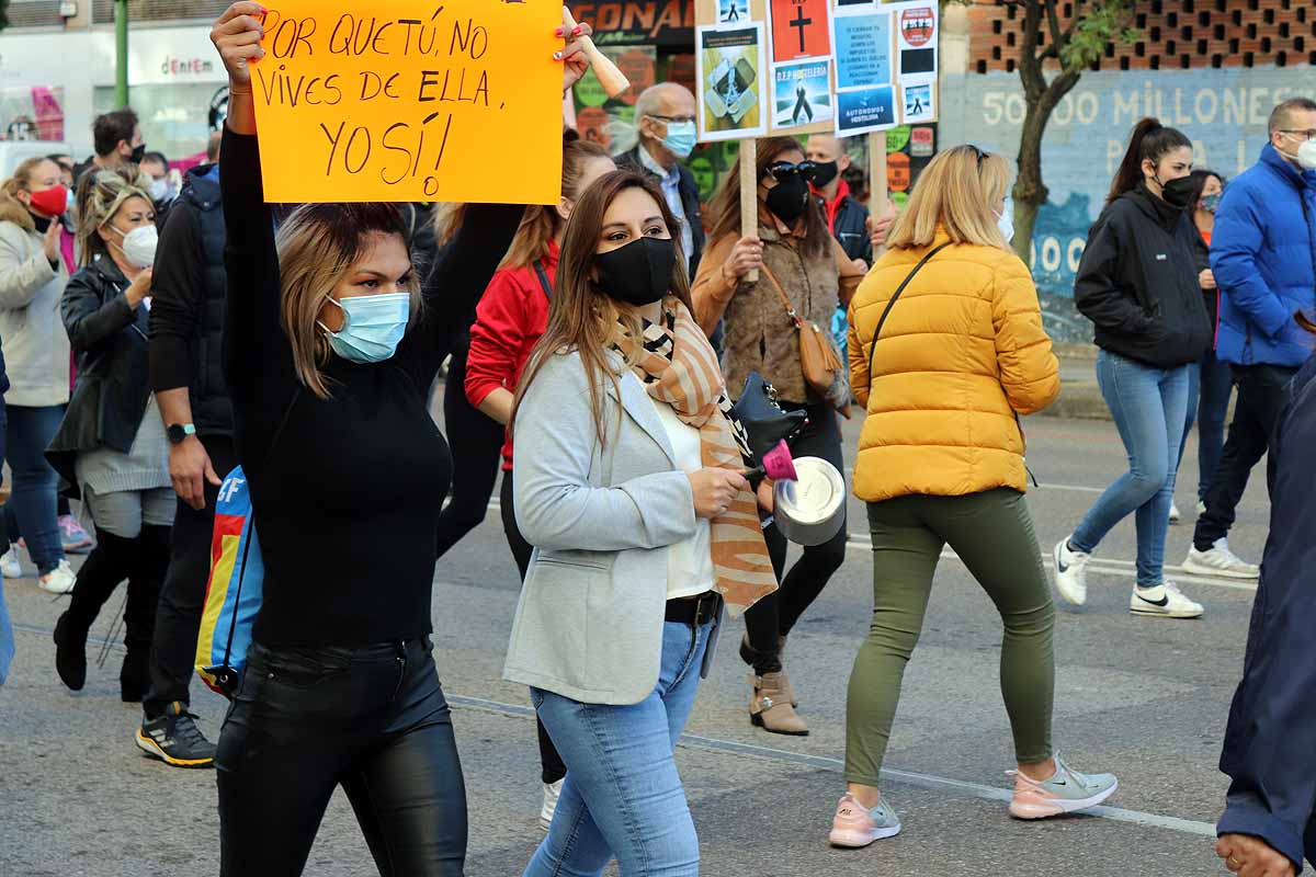 Fotos: La hostelería muestra su indignación por las calles de Burgos