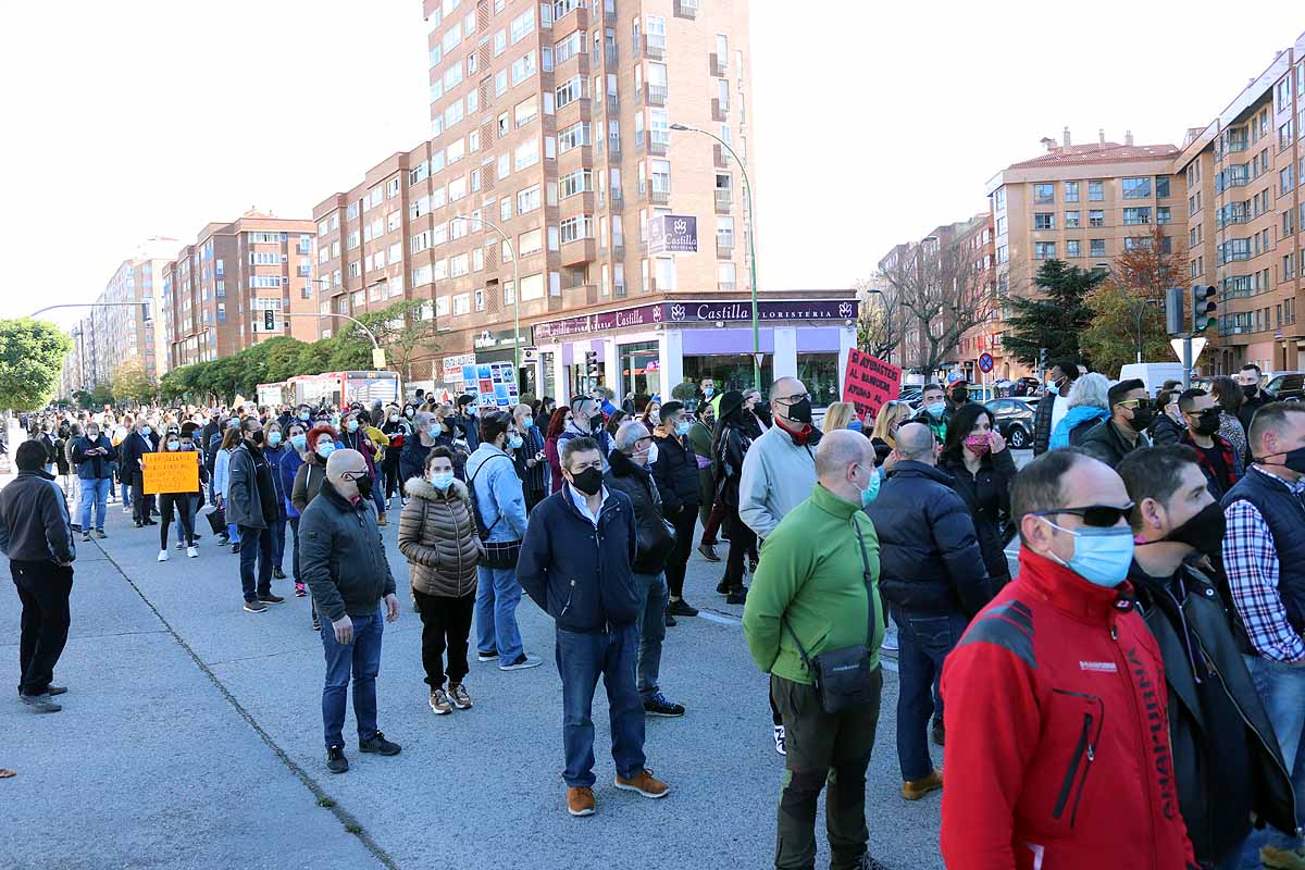 Fotos: La hostelería muestra su indignación por las calles de Burgos