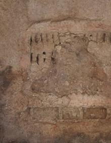 Imagen secundaria 2 - Imagen del edificio de La Mota, de los restos de la calle empedrada y del horno de tejas localizado.