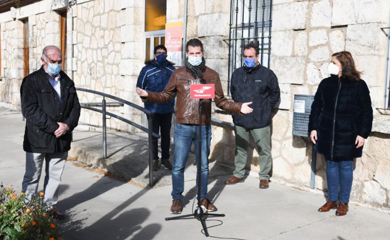 Luis Tudanca esta mañana, en la localidad burgalesa de Carcedo. 