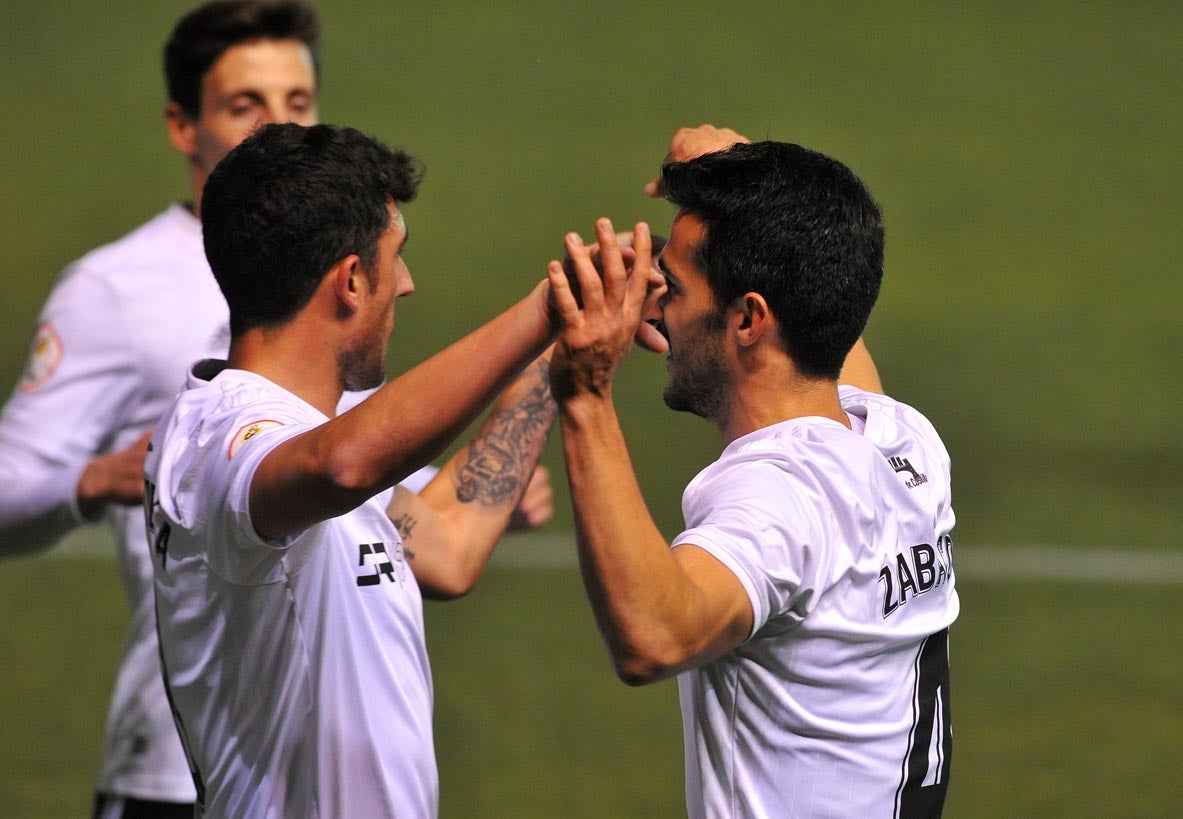 Fotos: El Burgos CF logra la segunda plaza tras vencer al Marino de Luanco (2-0)