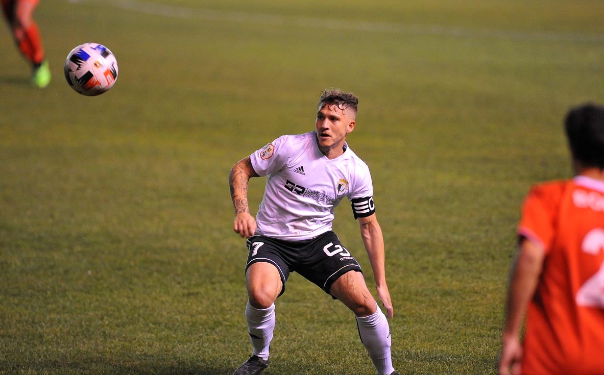 Fotos: El Burgos CF logra la segunda plaza tras vencer al Marino de Luanco (2-0)