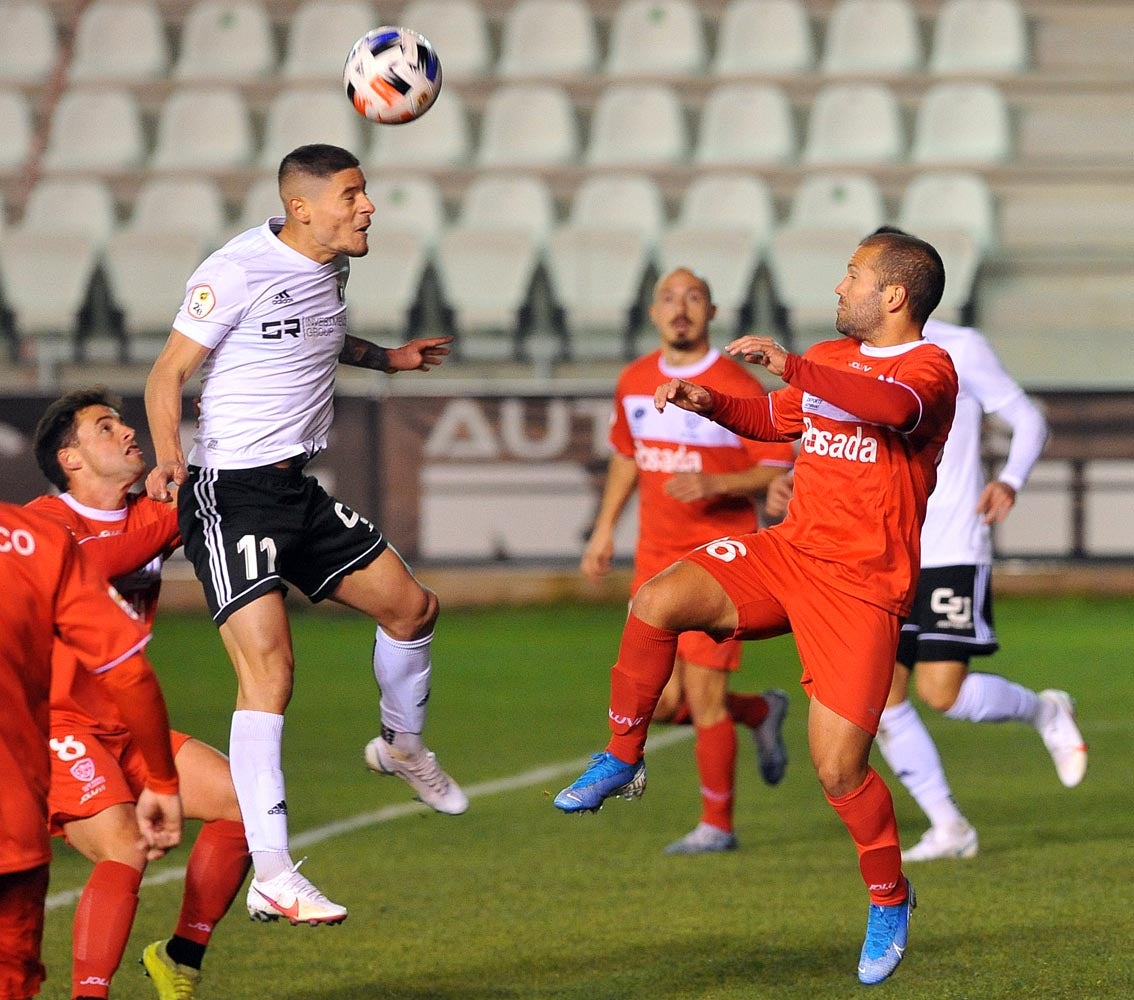 Fotos: El Burgos CF logra la segunda plaza tras vencer al Marino de Luanco (2-0)