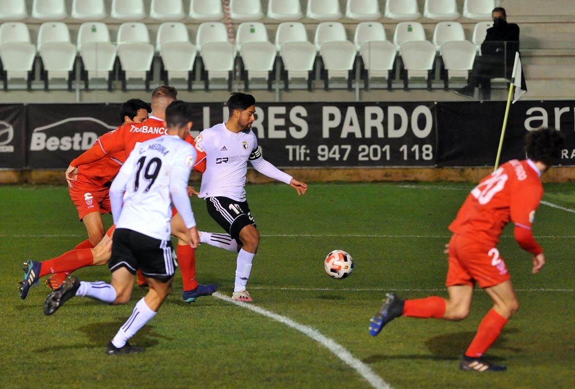 Fotos: El Burgos CF logra la segunda plaza tras vencer al Marino de Luanco (2-0)