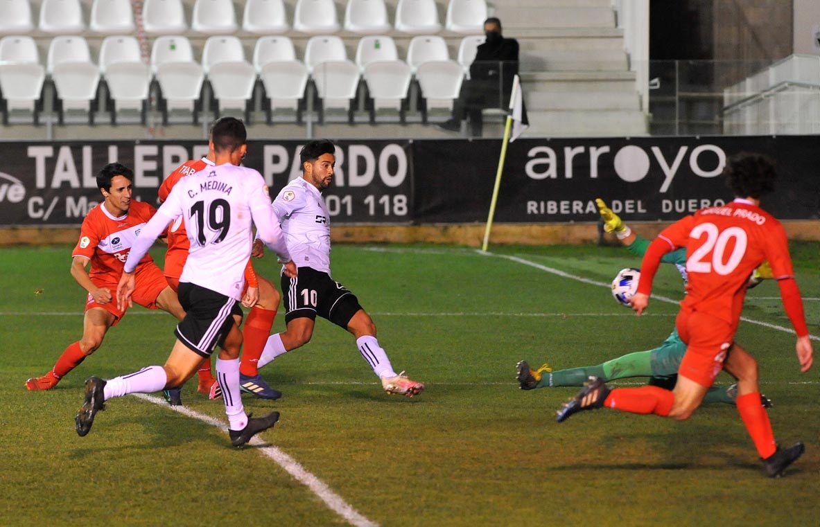 Fotos: El Burgos CF logra la segunda plaza tras vencer al Marino de Luanco (2-0)