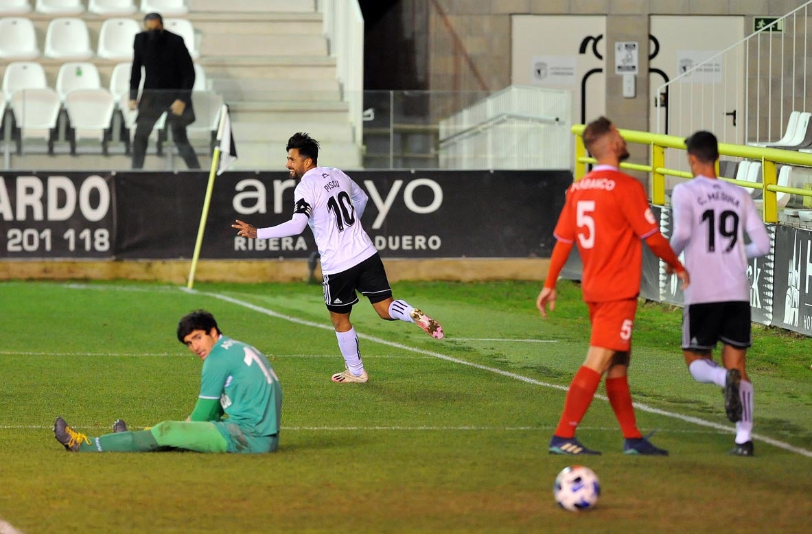 Fotos: El Burgos CF logra la segunda plaza tras vencer al Marino de Luanco (2-0)