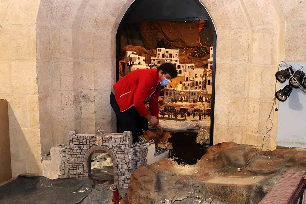 Fotos: El Belén de la Catedral de Burgos se prepara para una edición en reducido por la covid-19