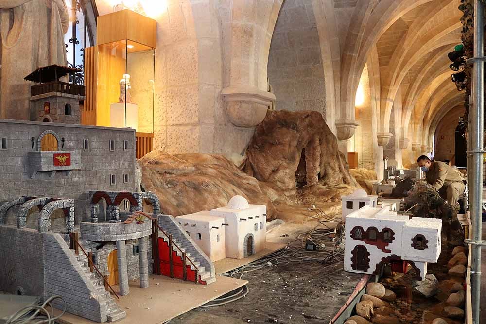 Fotos: El Belén de la Catedral de Burgos se prepara para una edición en reducido por la covid-19