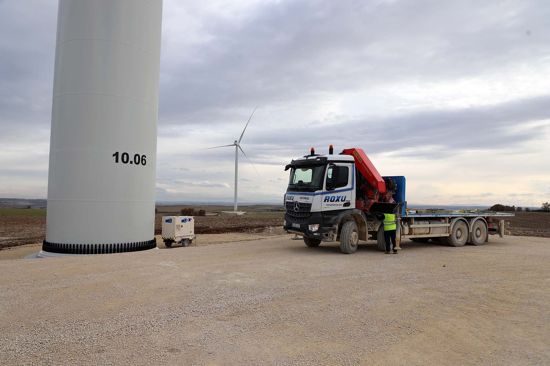 Fotos: Los aerogeneradores s más potentes de España ya miran al cielo burgalés