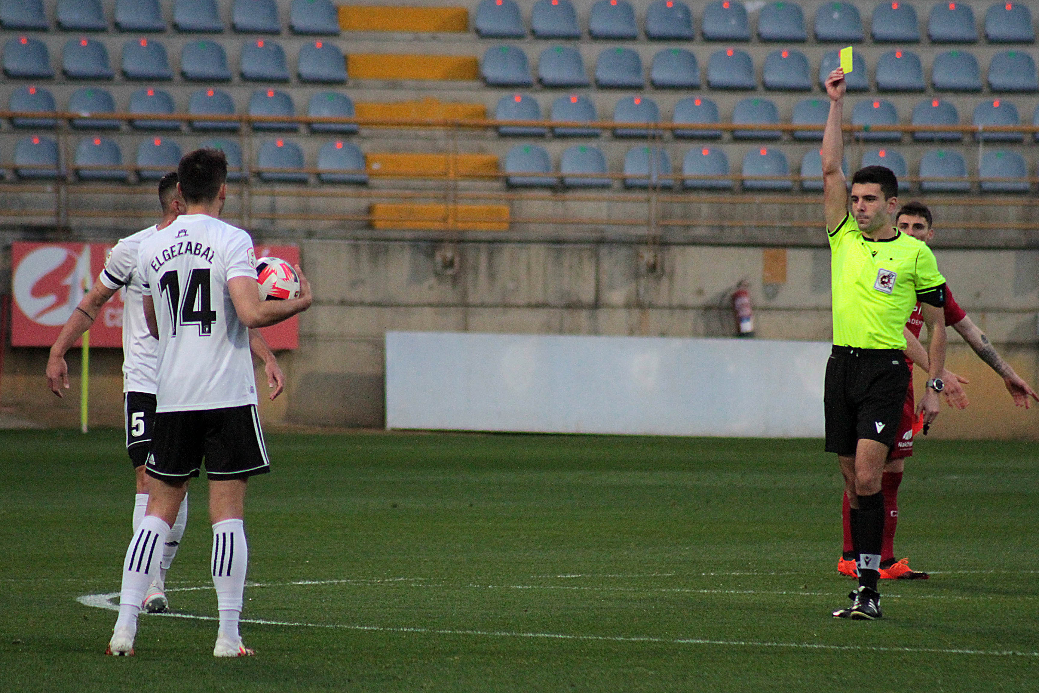 Fotos: El Burgos CF no puede pasar del empate en el Reino de León